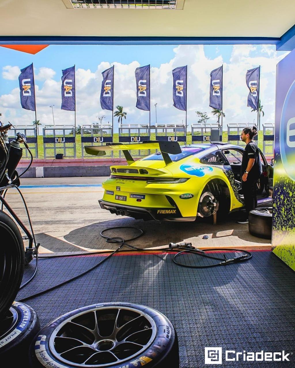 Porsche Cup etapa Goiânia: Segurança Garantida Com Pisos Pixel Criadeck.